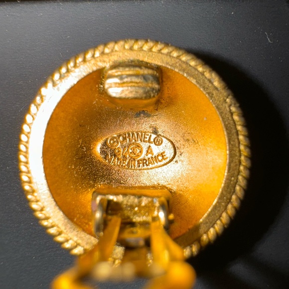 CHANEL Button Clip On Earrings CC logo with rope border. Chanel box included - Picture 4 of 9
